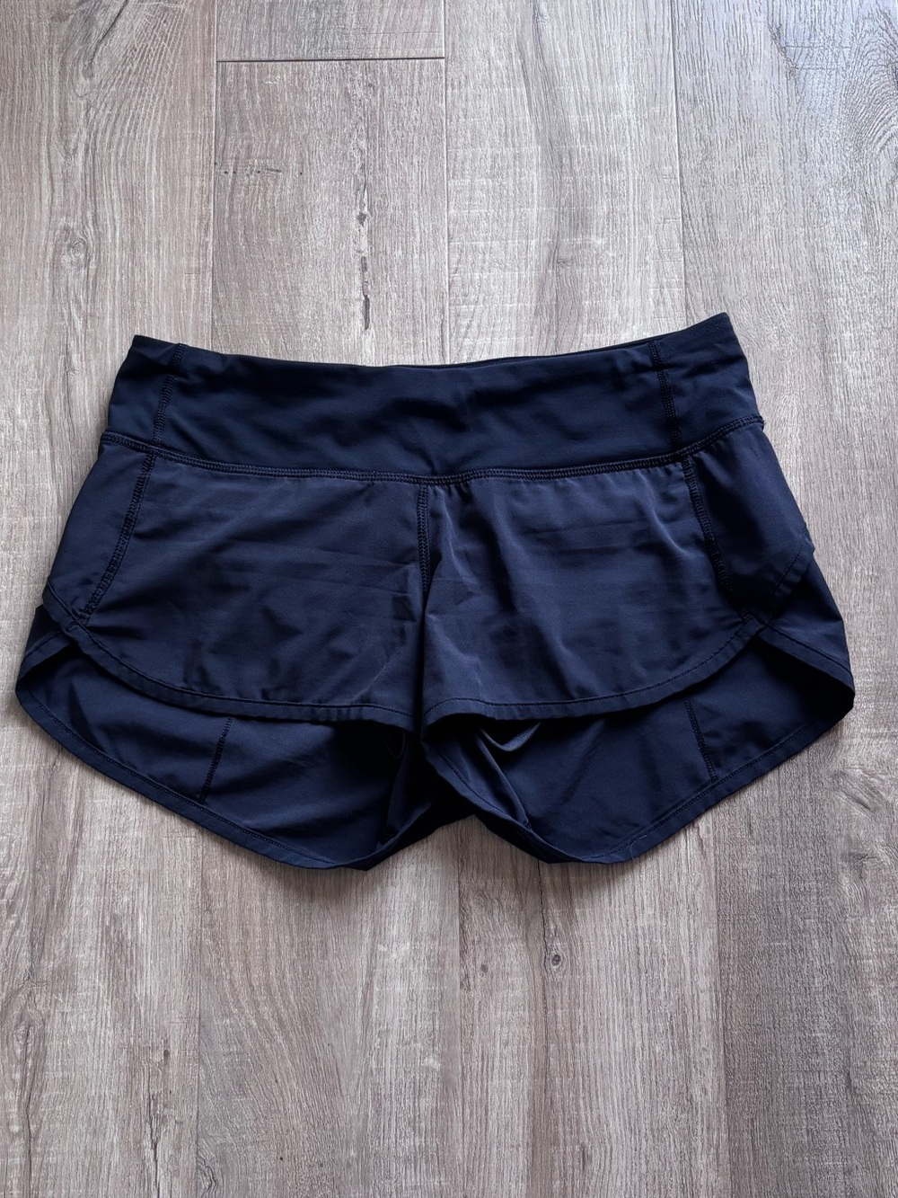 Lululemon Speed Short Low Rise in Black 2.5" - Older Style